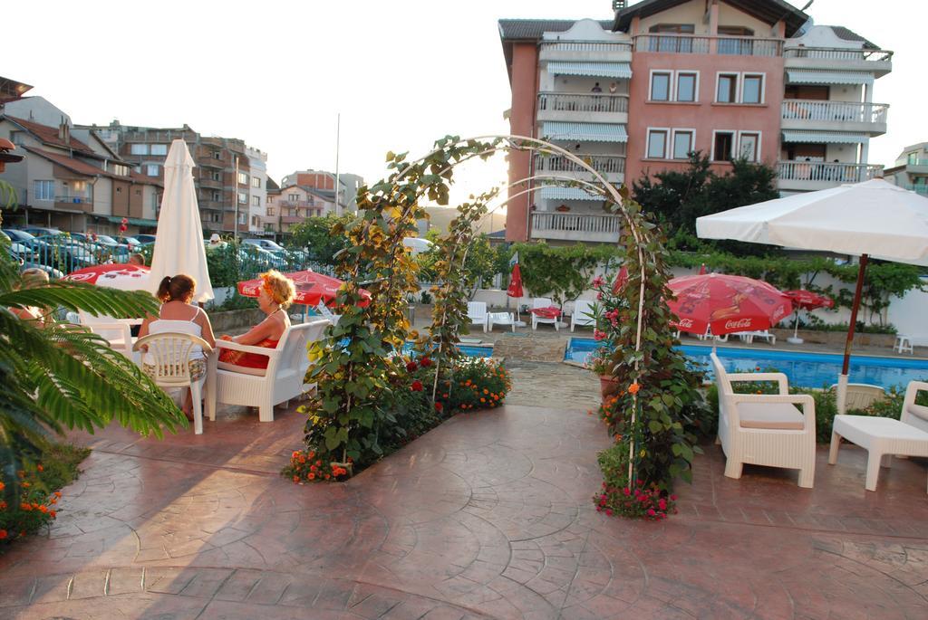 Alba Family Club Hotel Primorsko Exterior photo